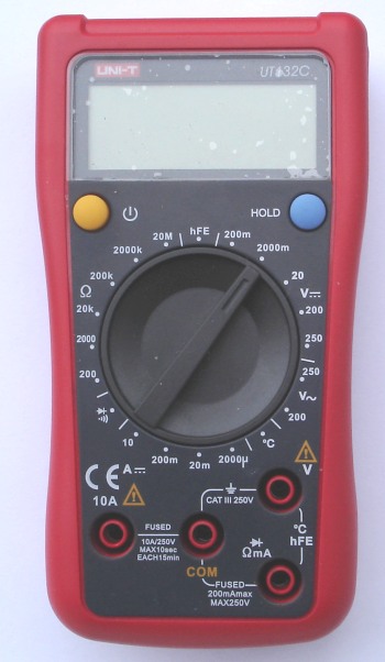 Uni-T UT132C pocket size DMM 1999 Stellen VDC VAC hfe Diode Durchgang Temperatur UNI-T UT132C kleines 3 1/2 Stellen Digital Multimeter sehr preiswert !